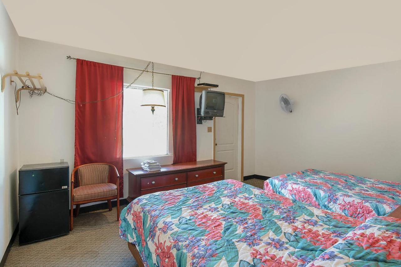 Hotel O Near Fanning Springs State Park Us Hwy 98 Old Town Eksteriør billede
